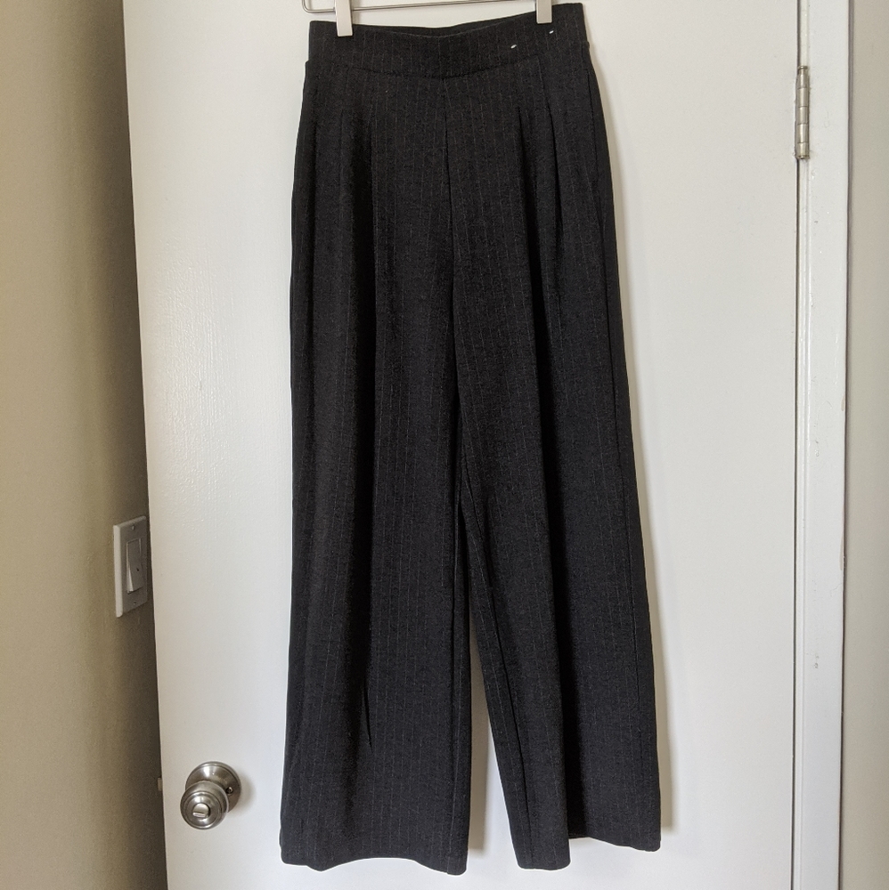 Wide-legged pants